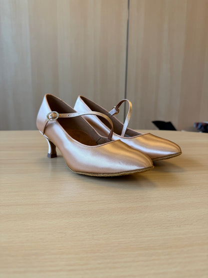 ICS RoundToe SingleStrap - Peach Satin - Size 5.5 - Wide