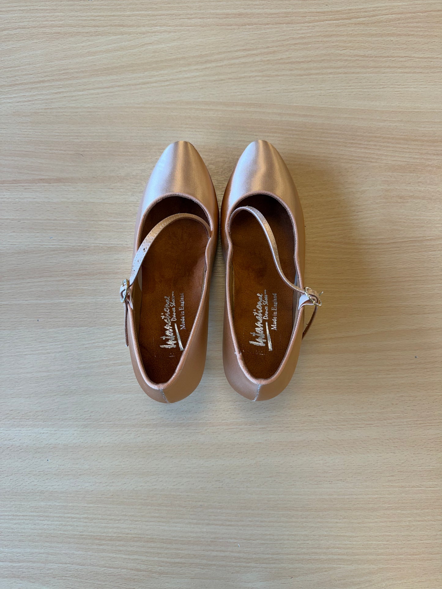 ICS RoundToe SingleStrap - Peach Satin - Size 5.5 - Wide
