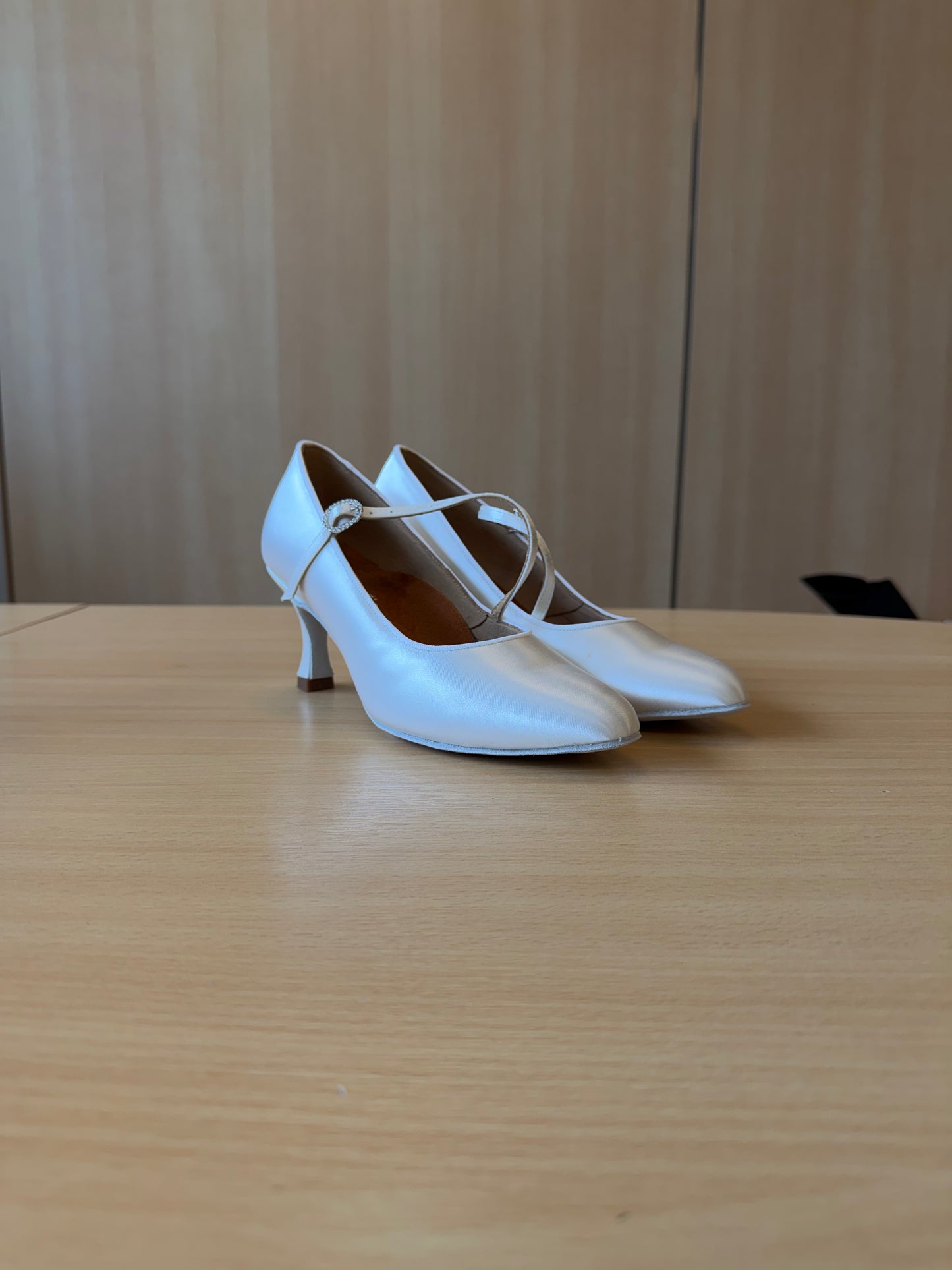ICS RoundToe SingleStrap - White Satin - Size 5.5 - Narrow
