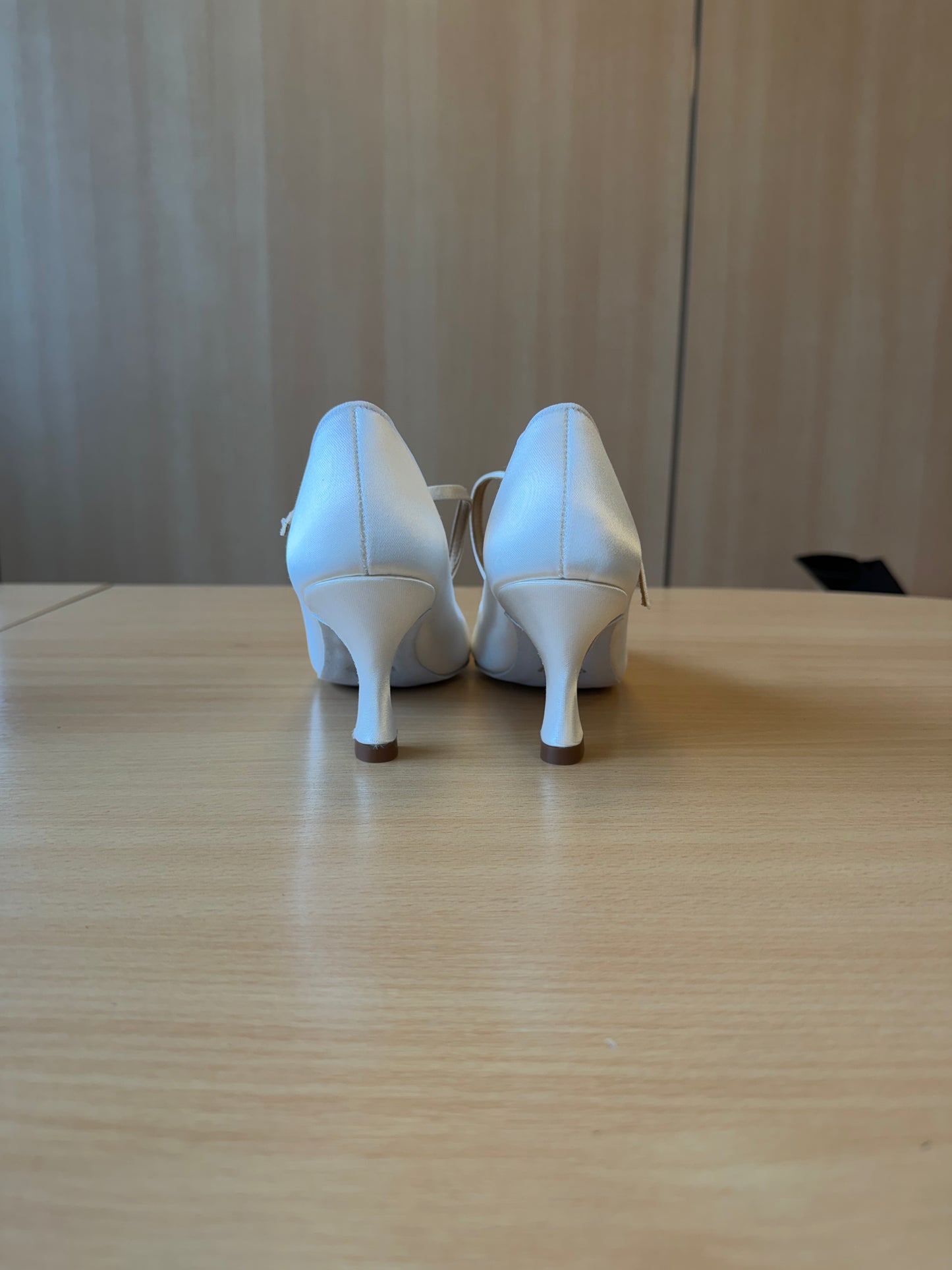 ICS RoundToe SingleStrap - White Satin - Size 5.5 - Narrow