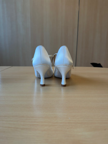 ICS RoundToe SingleStrap - White Satin - Size 5.5 - Narrow