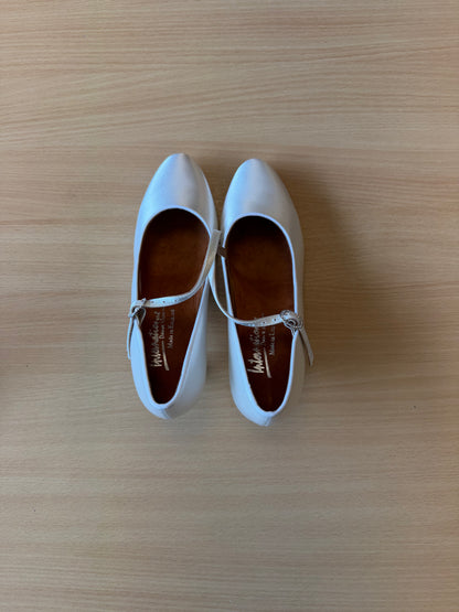 ICS RoundToe SingleStrap - White Satin - Size 5.5 - Regular