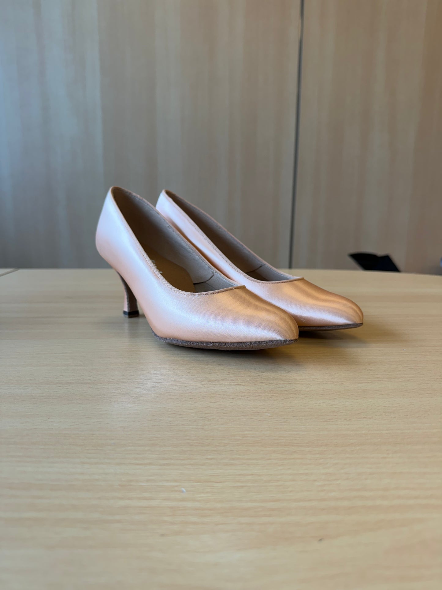 ICS RoundToe - Peach Satin - Size 5.5 - Regular
