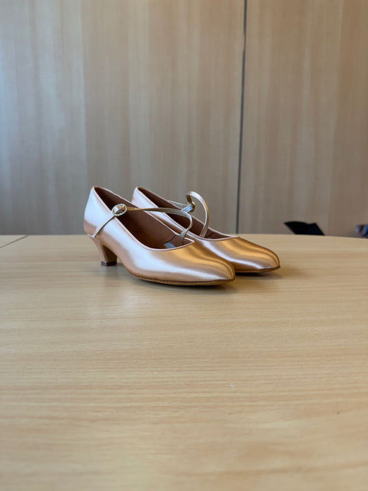 ICS RoundToe SingleStrap - Peach Satin - Size 5.5 - Regular