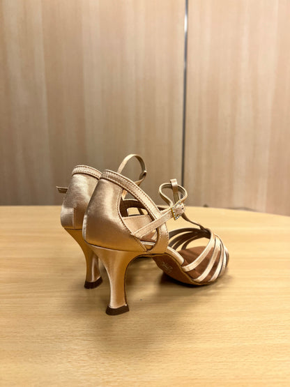 Lucia - Peach Satin (Size 4.5W)