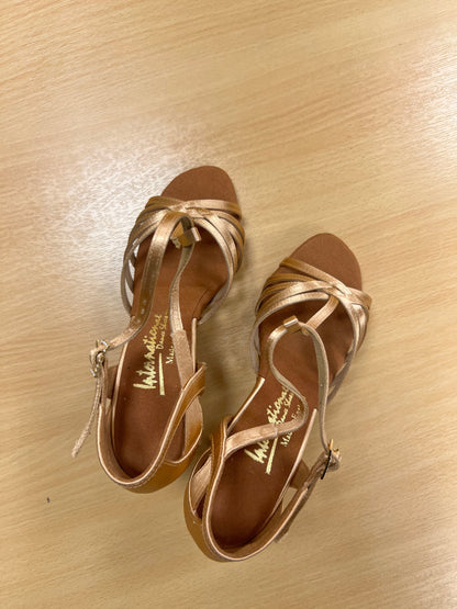 Lucia - Peach Satin (Size 4.5W)