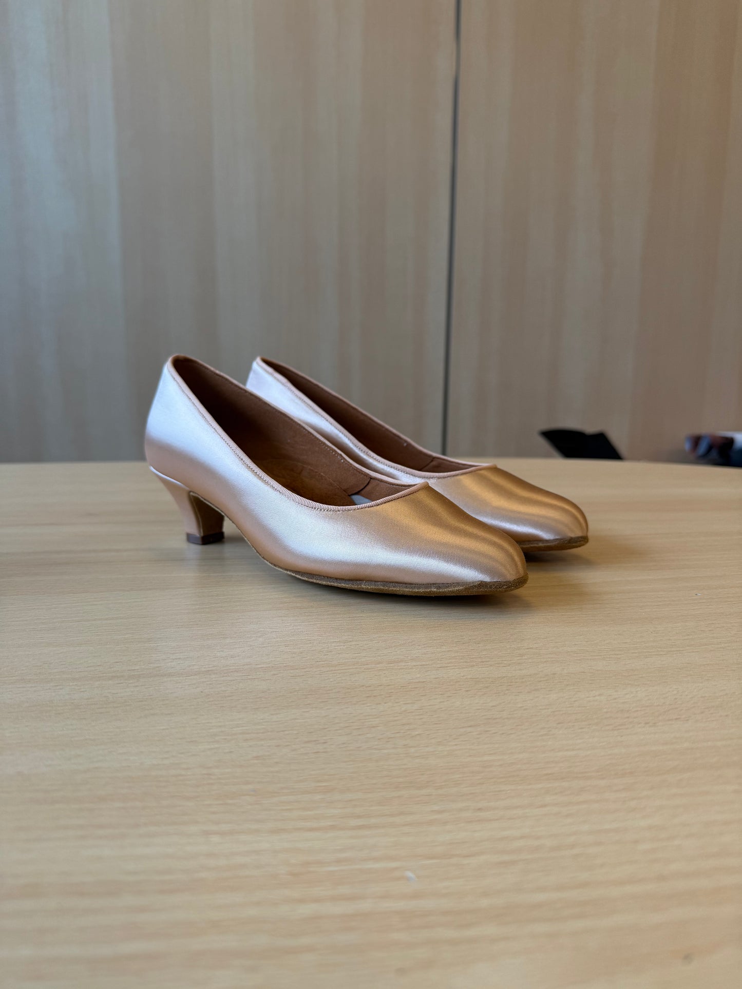 ICS RoundToe - Peach Satin - Size 5.5 - Wide