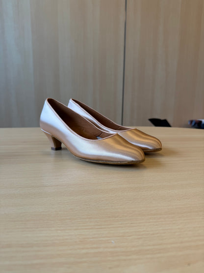 ICS RoundToe - Peach Satin - Size 5.5 - Wide