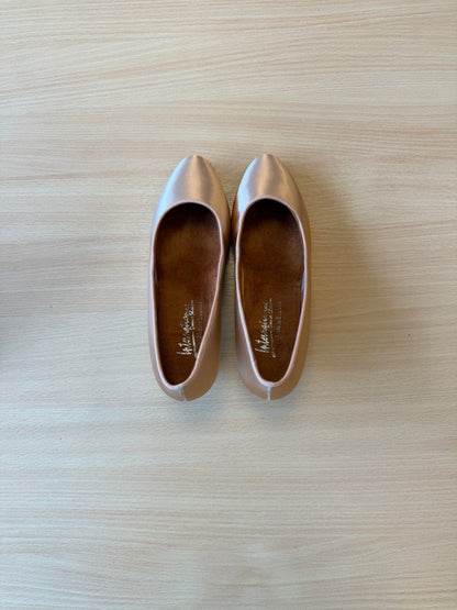 ICS RoundToe - Peach Satin - Size 5.5 - Wide