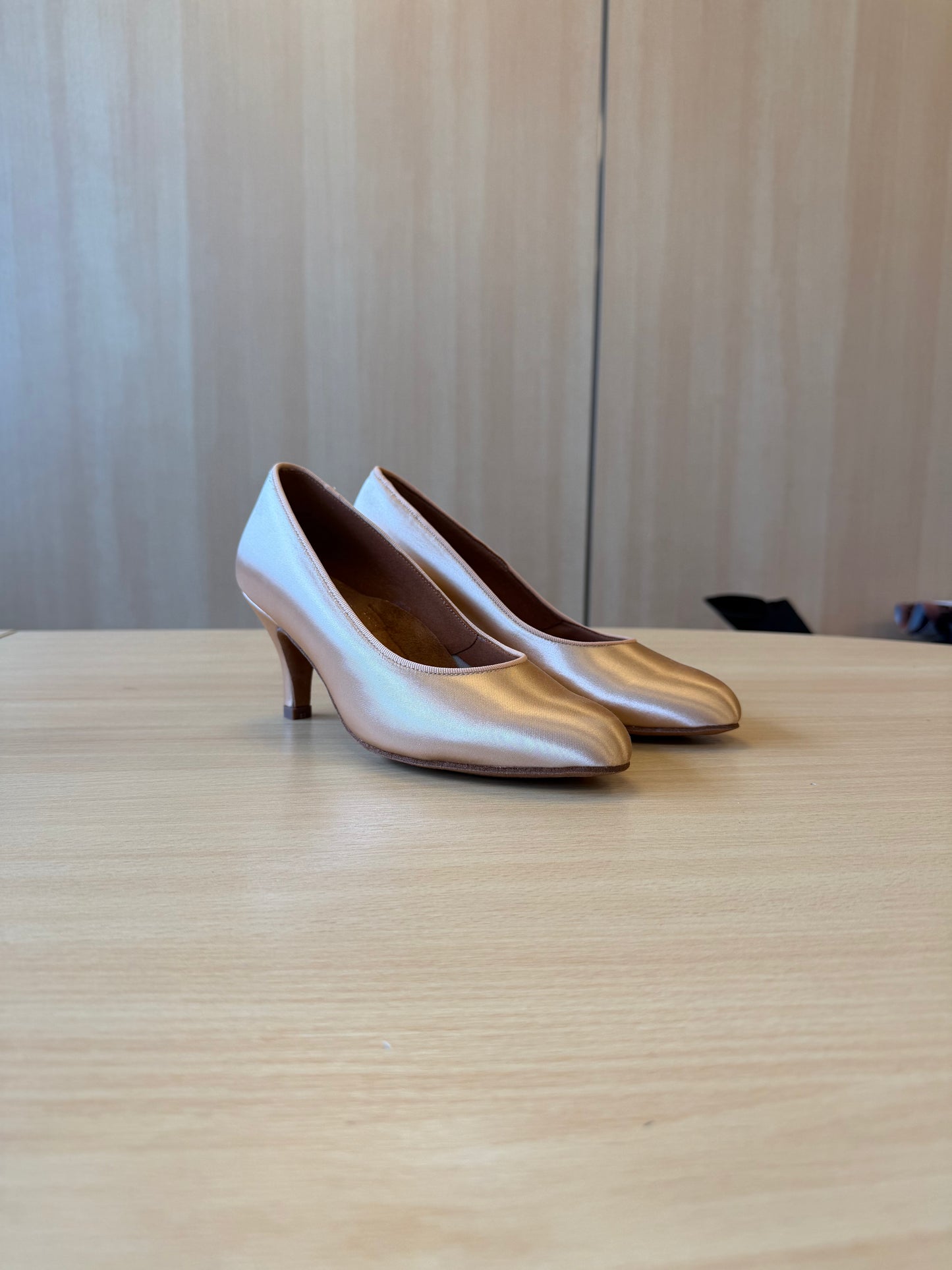 ICS RoundToe - Peach Satin - Size 5.5 - Regular (Vegan Soles)