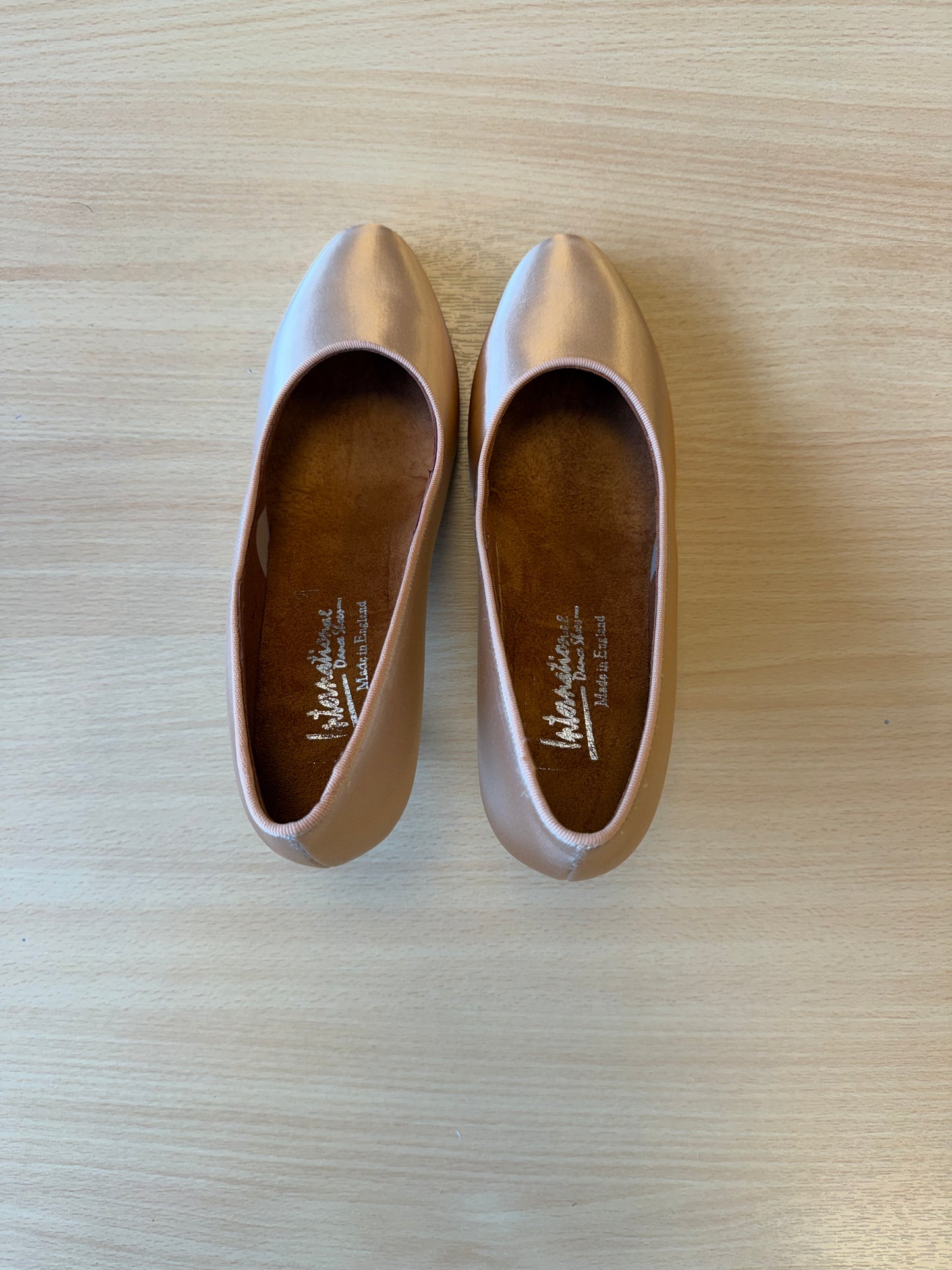ICS RoundToe - Peach Satin - Size 5.5 - Regular (Vegan Soles)