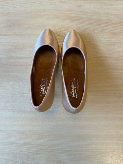 ICS RoundToe - Peach Satin - Size 5.5 - Regular (Vegan Soles)