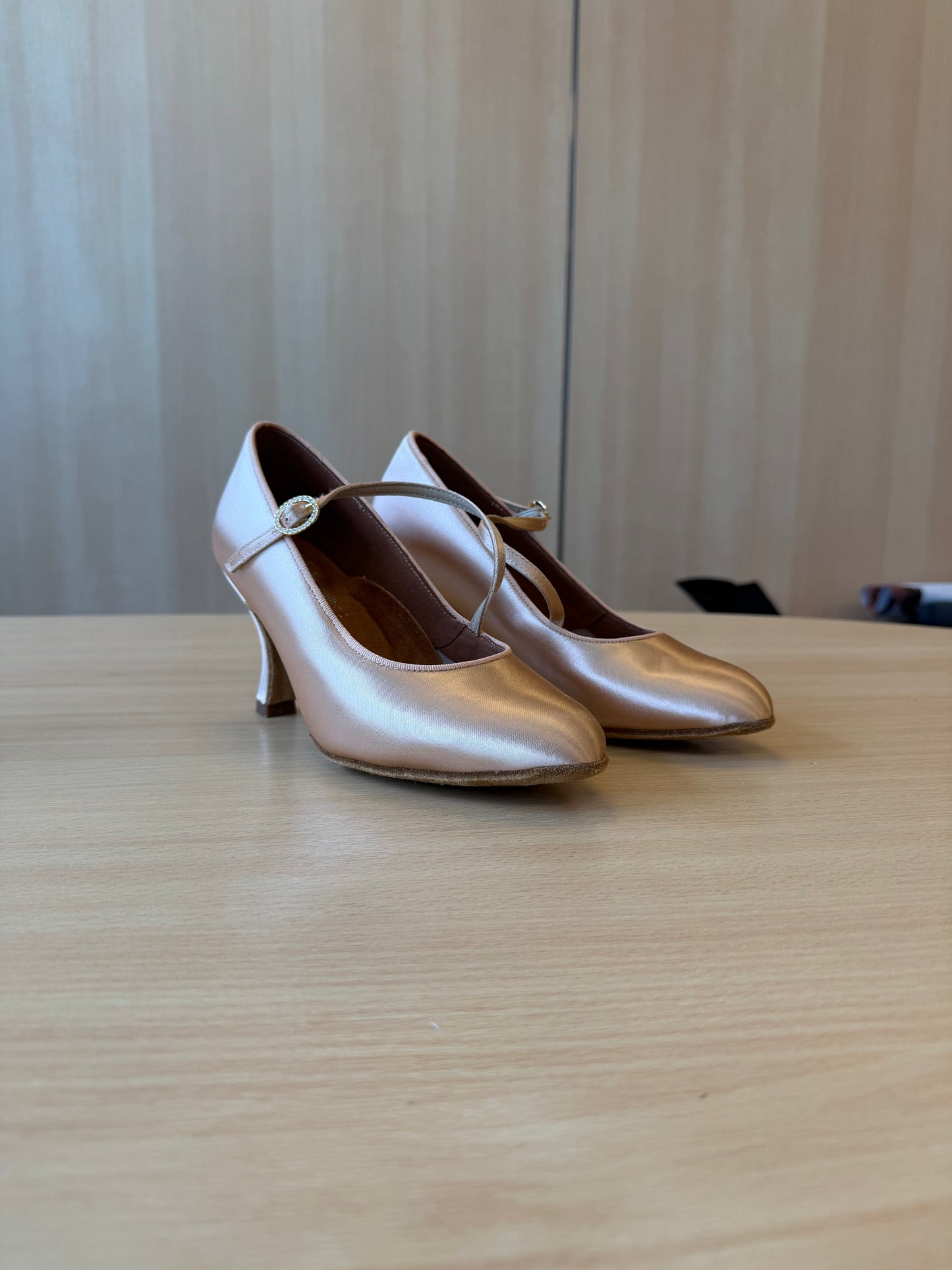 ICS RoundToe SingleStrap - Peach Satin - Size 5.5 - Wide