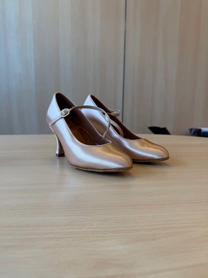 ICS RoundToe SingleStrap - Peach Satin - Size 5.5 - Wide