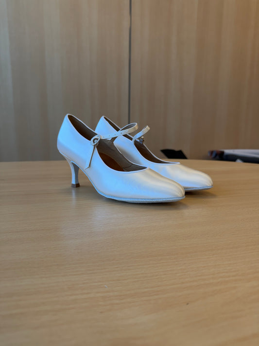 ICS Classic - White Satin - Size 5.5 - Narrow