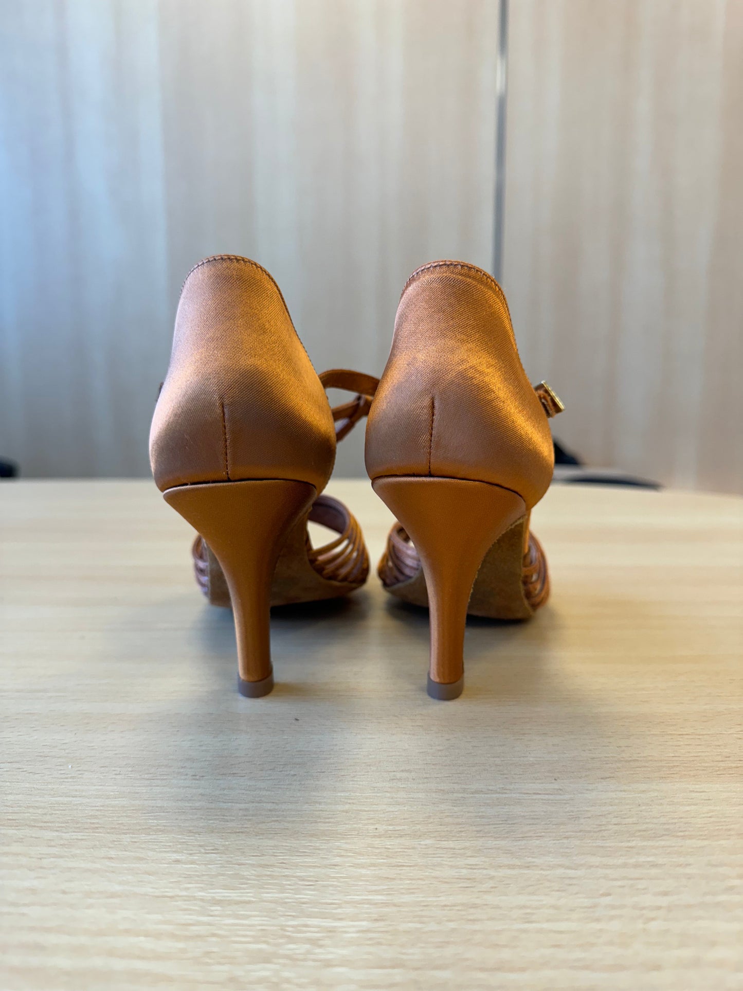 Svetlana - Tan satin (Size 4.5)