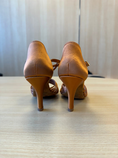 Svetlana - Tan satin (Size 4.5)