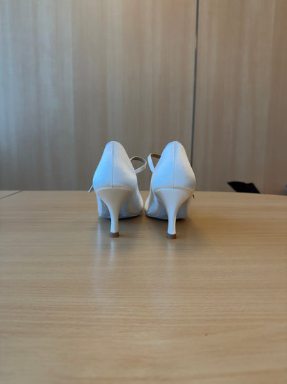 ICS Classic - White Satin - Size 5.5 - Narrow