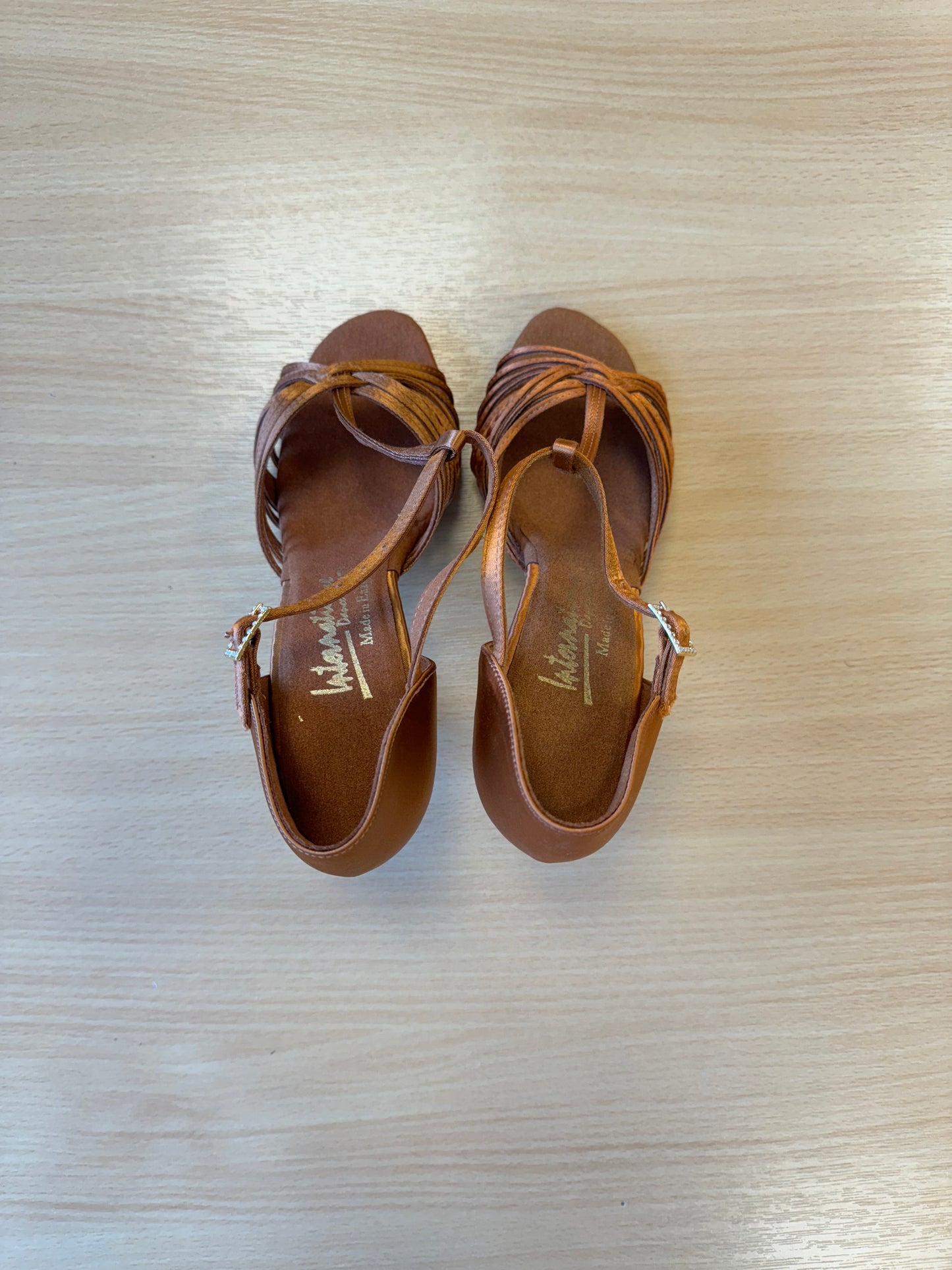 Svetlana - Tan satin (Size 4.5)