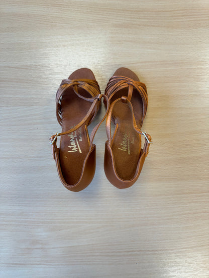 Svetlana - Tan satin (Size 4.5)