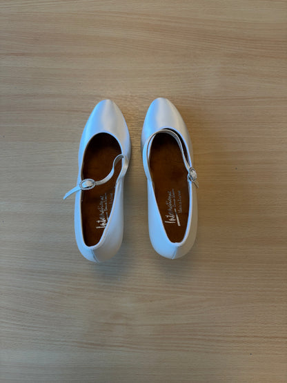 ICS Classic - White Satin - Size 5.5 - Narrow