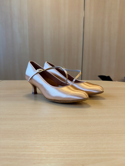 ICS RoundToe SingleStrap - Peach Satin - Size 5.5 - Regular