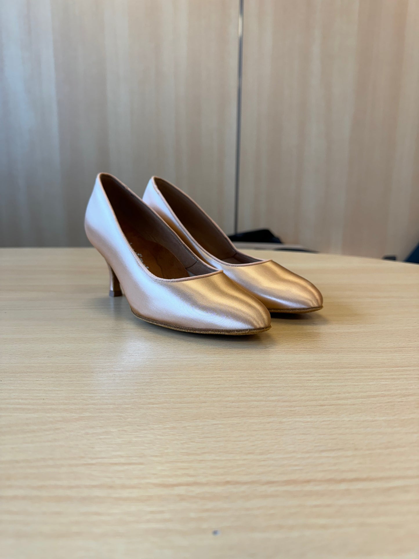 ICS RoundToe - Peach Satin (Size 6W)