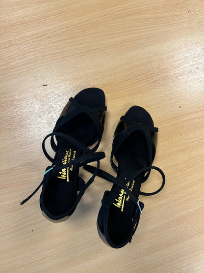 Bianca - Black Nubuck/Black Patent (Size 7XW)