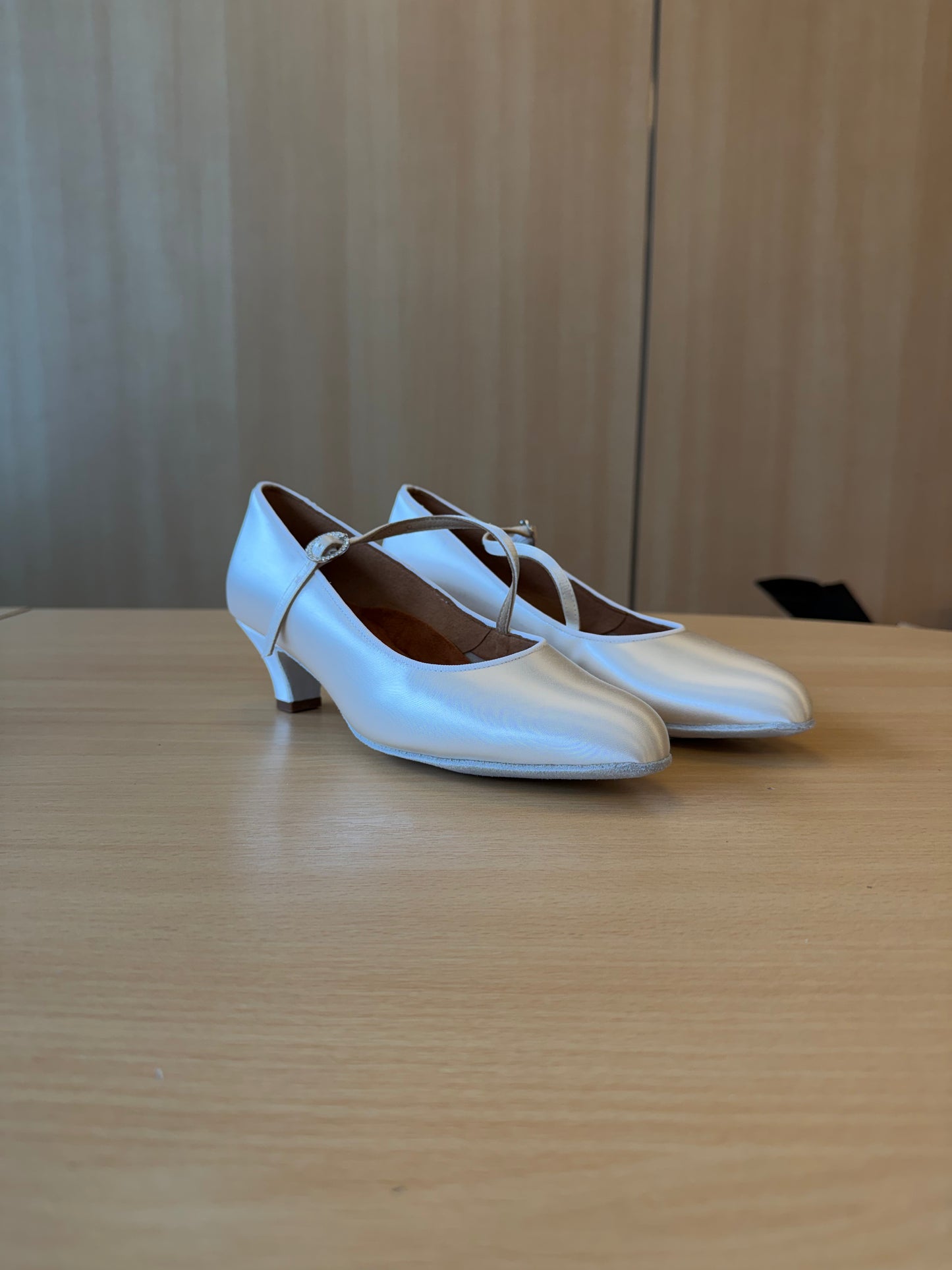 ICS RoundToe SingleStrap - White Satin - Size 5.5 - Regular