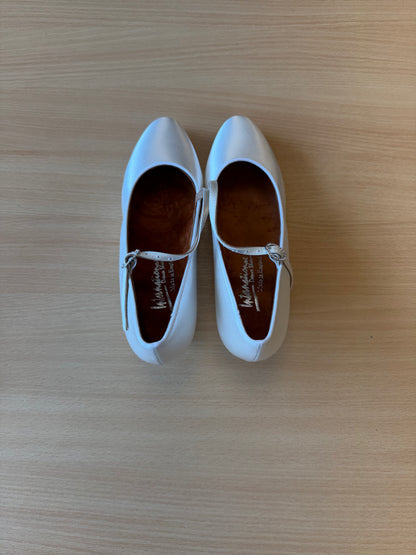 ICS RoundToe SingleStrap - White Satin - Size 5.5 - Regular