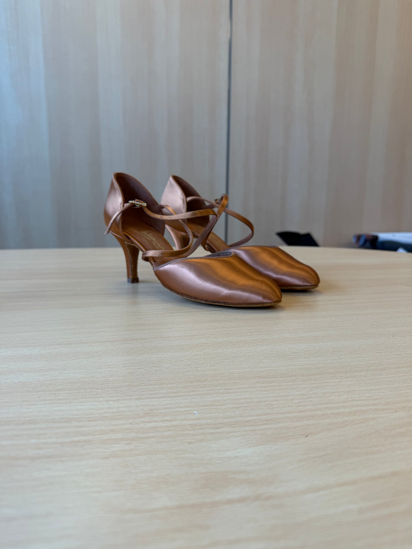 American Smooth - Tan Satin - Size 5.5 - Regular