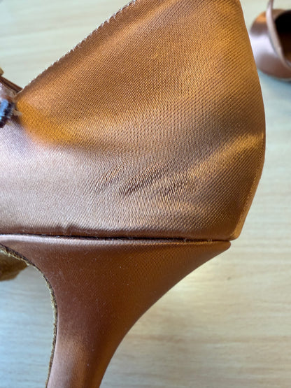 American Smooth - Tan Satin - Size 5.5 - Regular