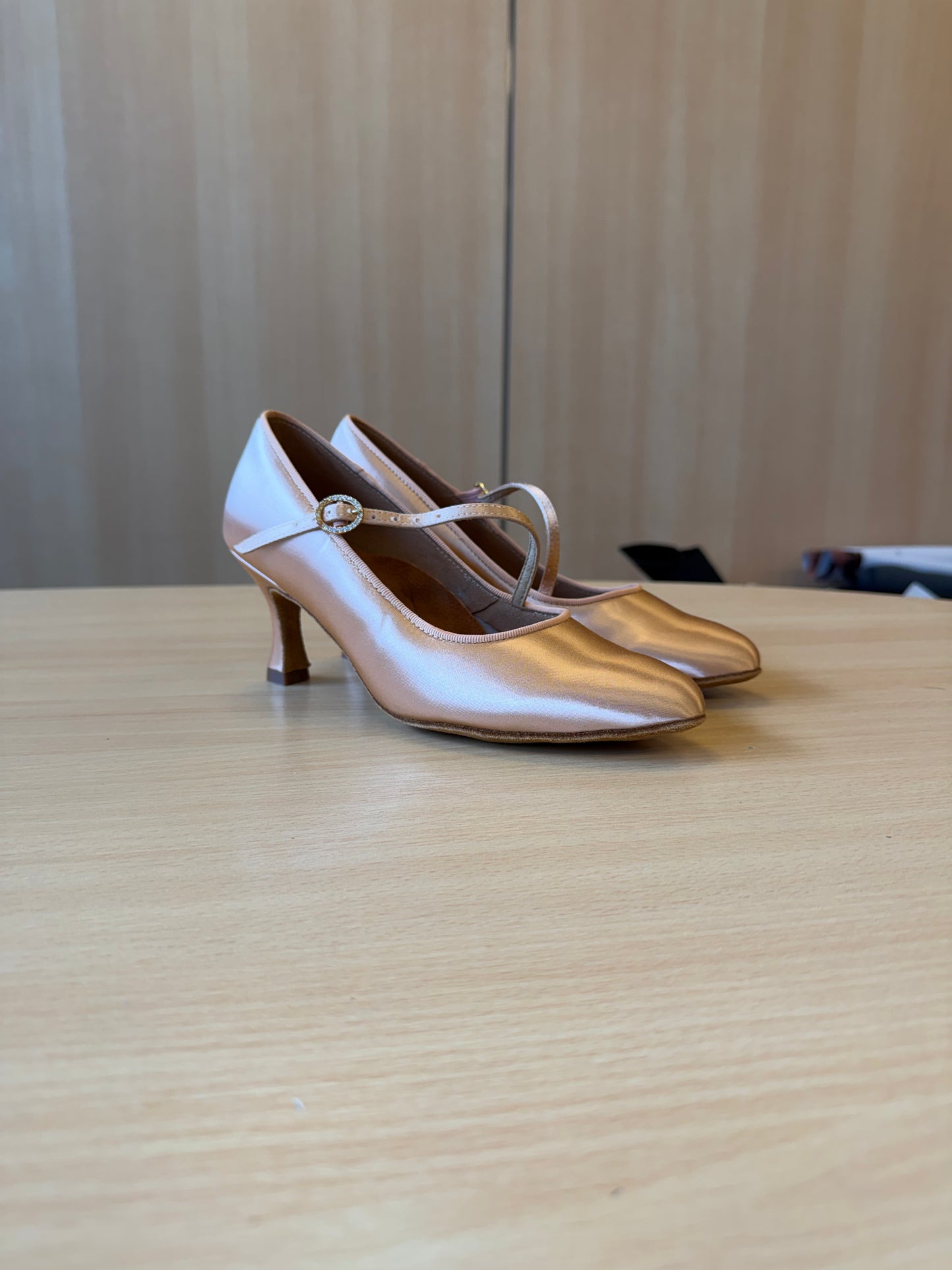 ICS RoundToe SingleStrap - Peach Satin - Size 6 - Wide