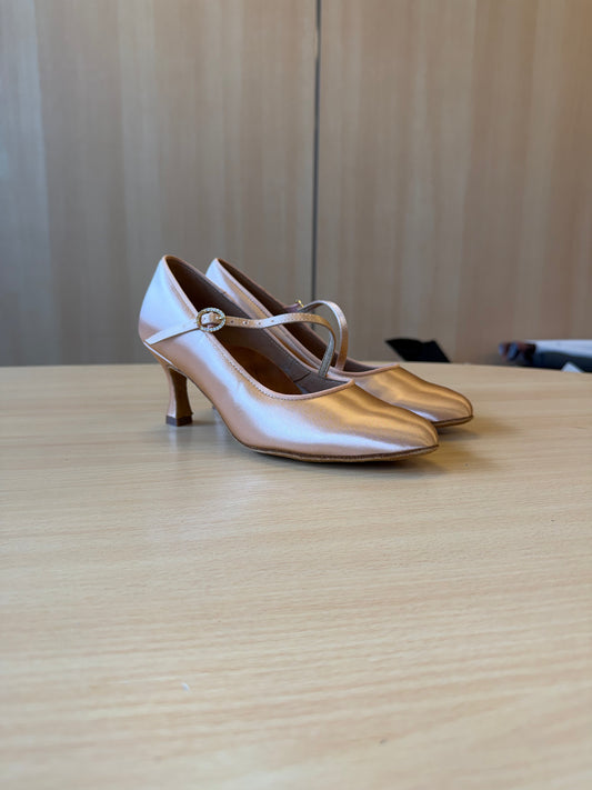 ICS RoundToe SingleStrap - Peach Satin - Size 6 - Wide