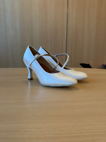 ICS RoundToe SingleStrap - White Satin - Size 6 - Regular