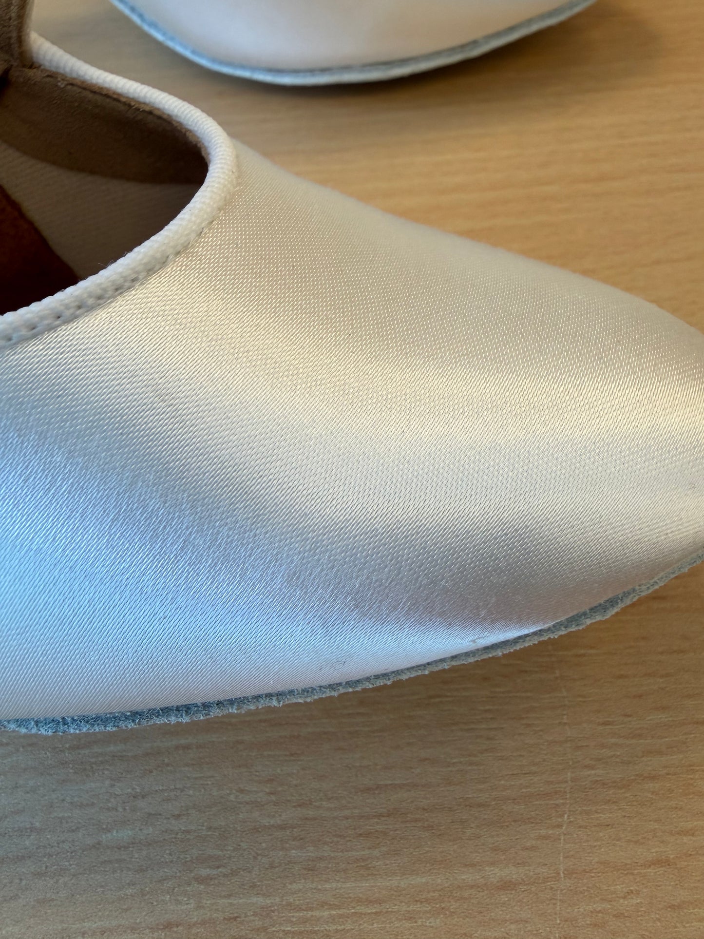 ICS RoundToe SingleStrap - White Satin - Size 6 - Regular