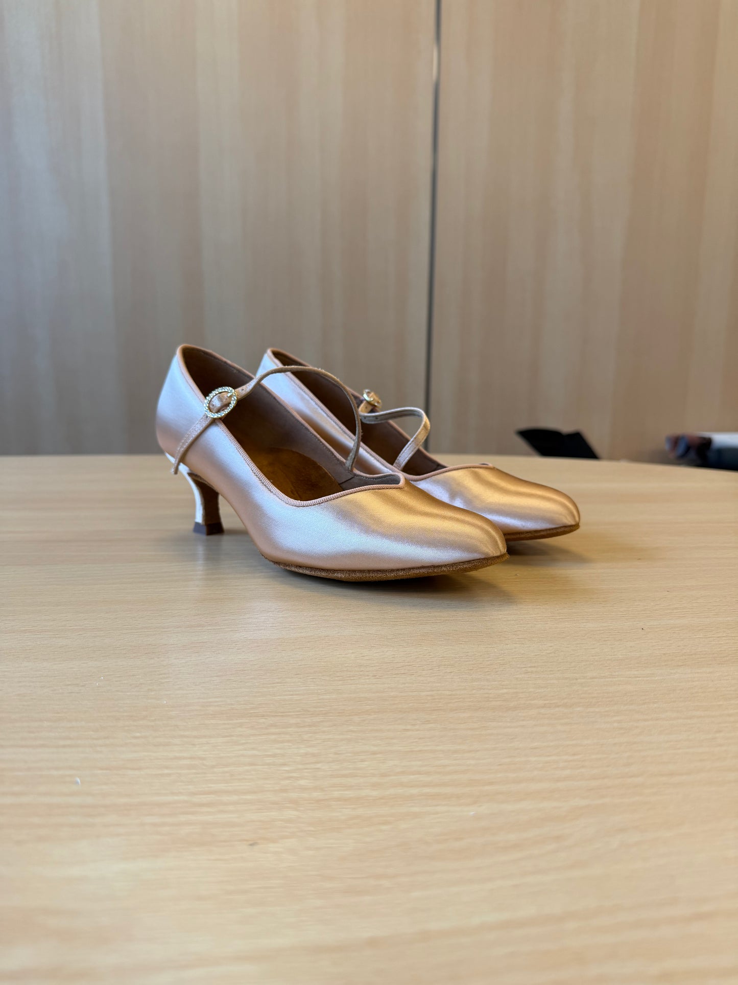 ICS Vista SingleStrap - Peach Satin - Size 5.5 - Regular