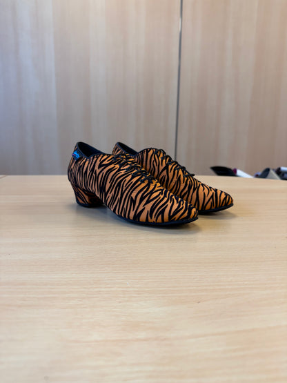 Heather Split-Sole - Tiger Print - Size 5 - Regular