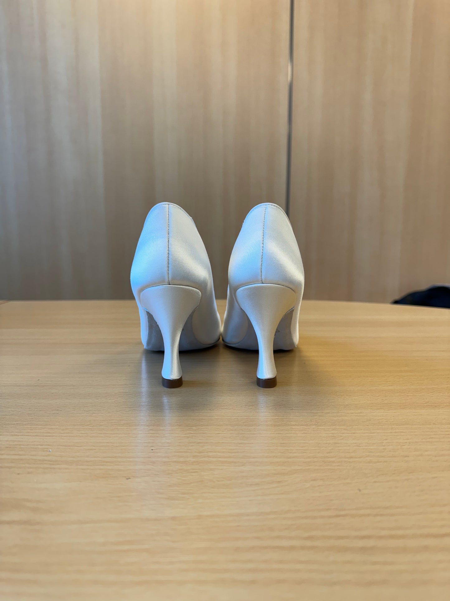 ICS RoundToe - White Satin (Size 7W)