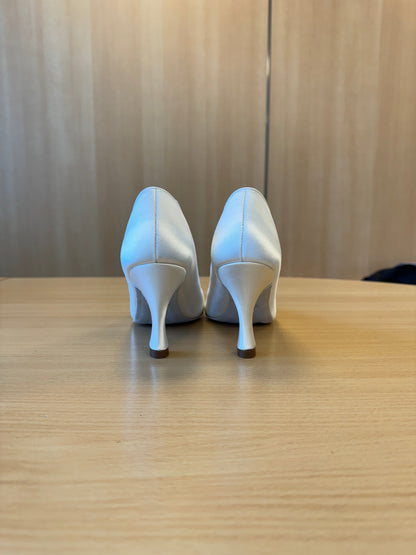 ICS RoundToe - White Satin (Size 7W)