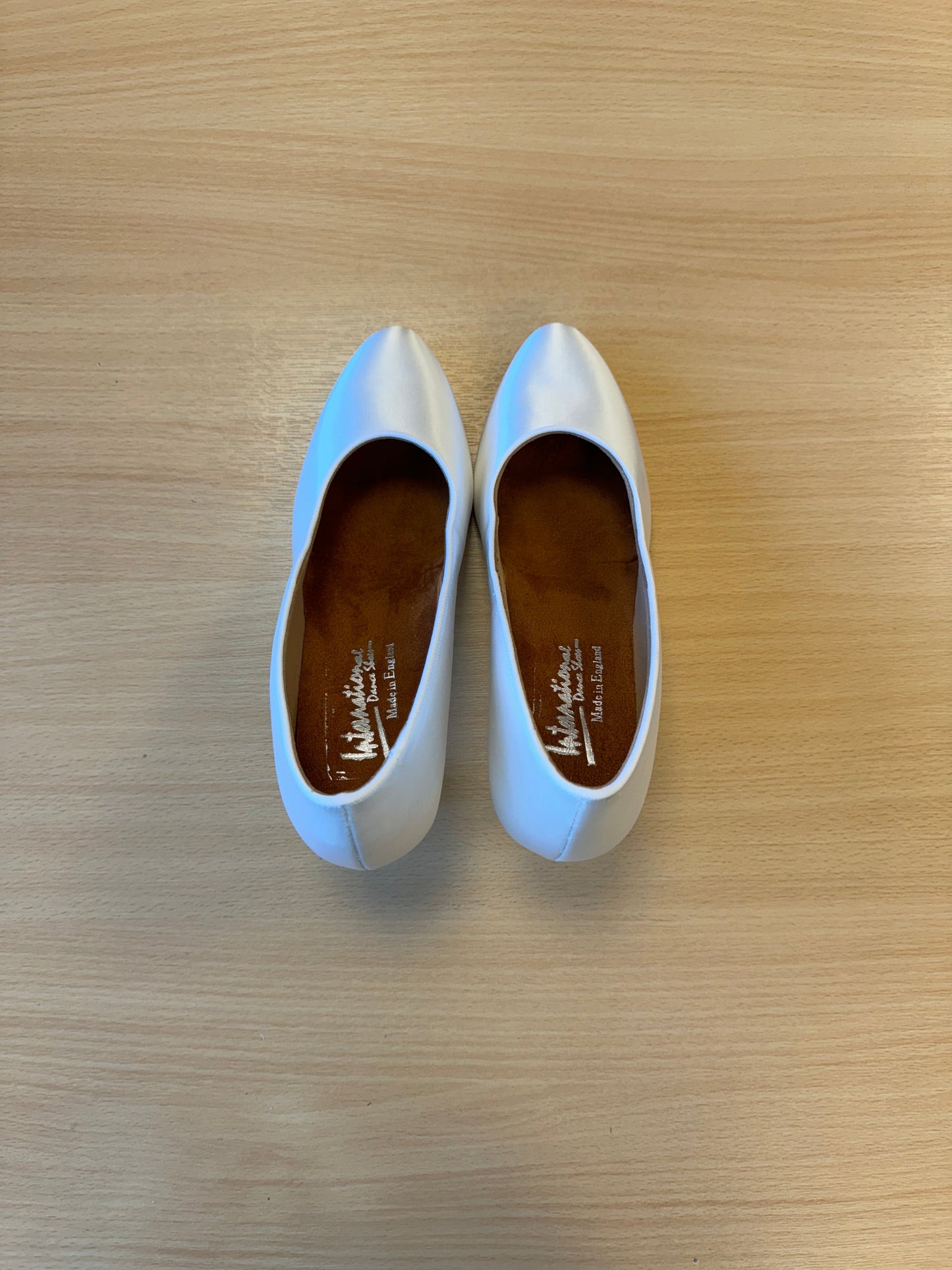 ICS RoundToe - White Satin (Size 7W)