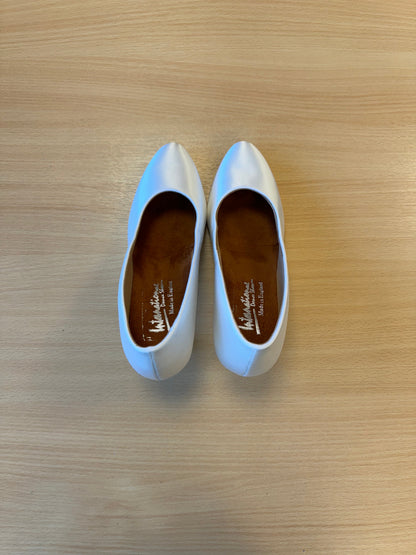 ICS RoundToe - White Satin (Size 7W)