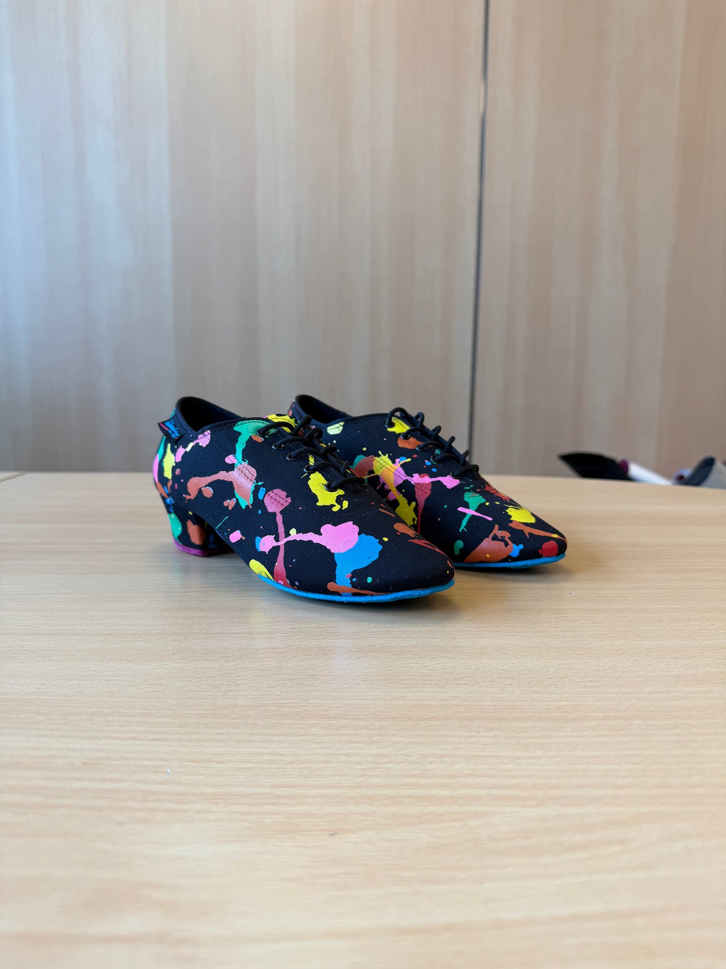 Heather Split-Sole - ArtAttack - Size 4 - X Wide (Blue & Pink Soles)