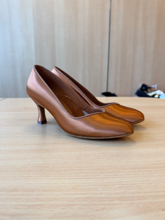 ICS Vista - Tan Satin - Size 5 - Regular