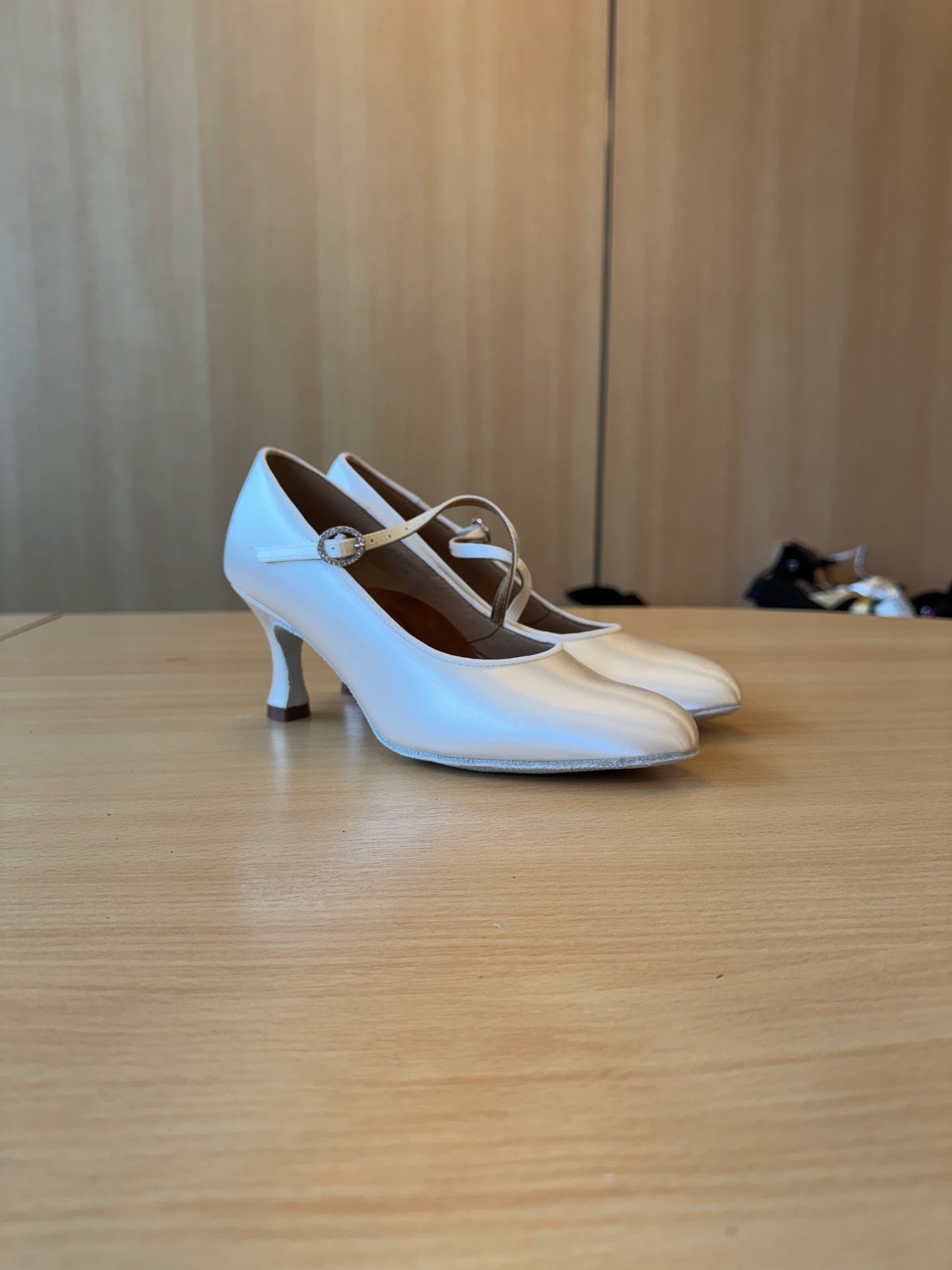 ICS RoundToe SingleStrap - White Satin - Size 5.5 - Regular