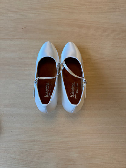 ICS RoundToe SingleStrap - White Satin - Size 5.5 - Regular
