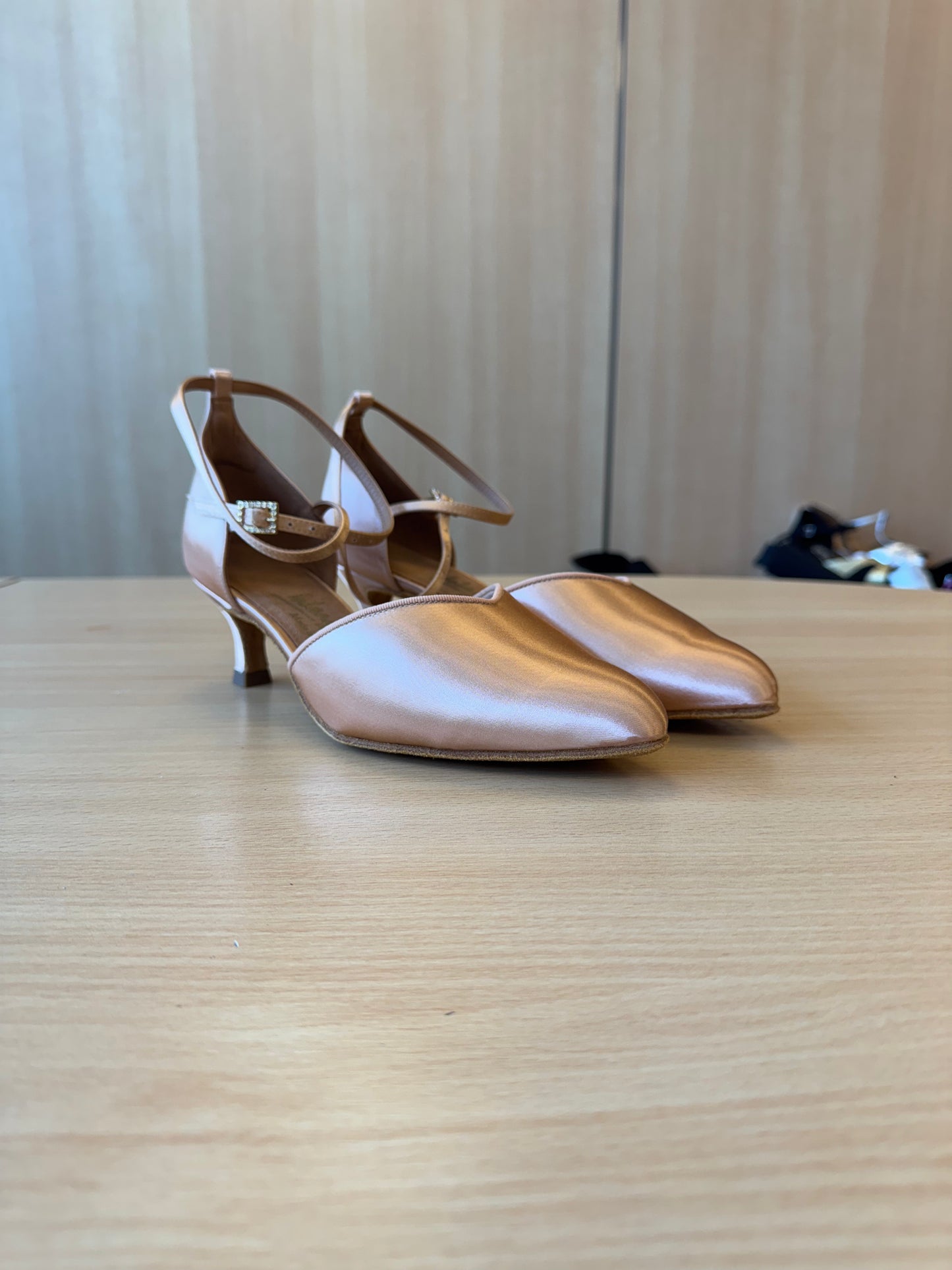 American Smooth - Peach Satin - Size 7 - X Wide