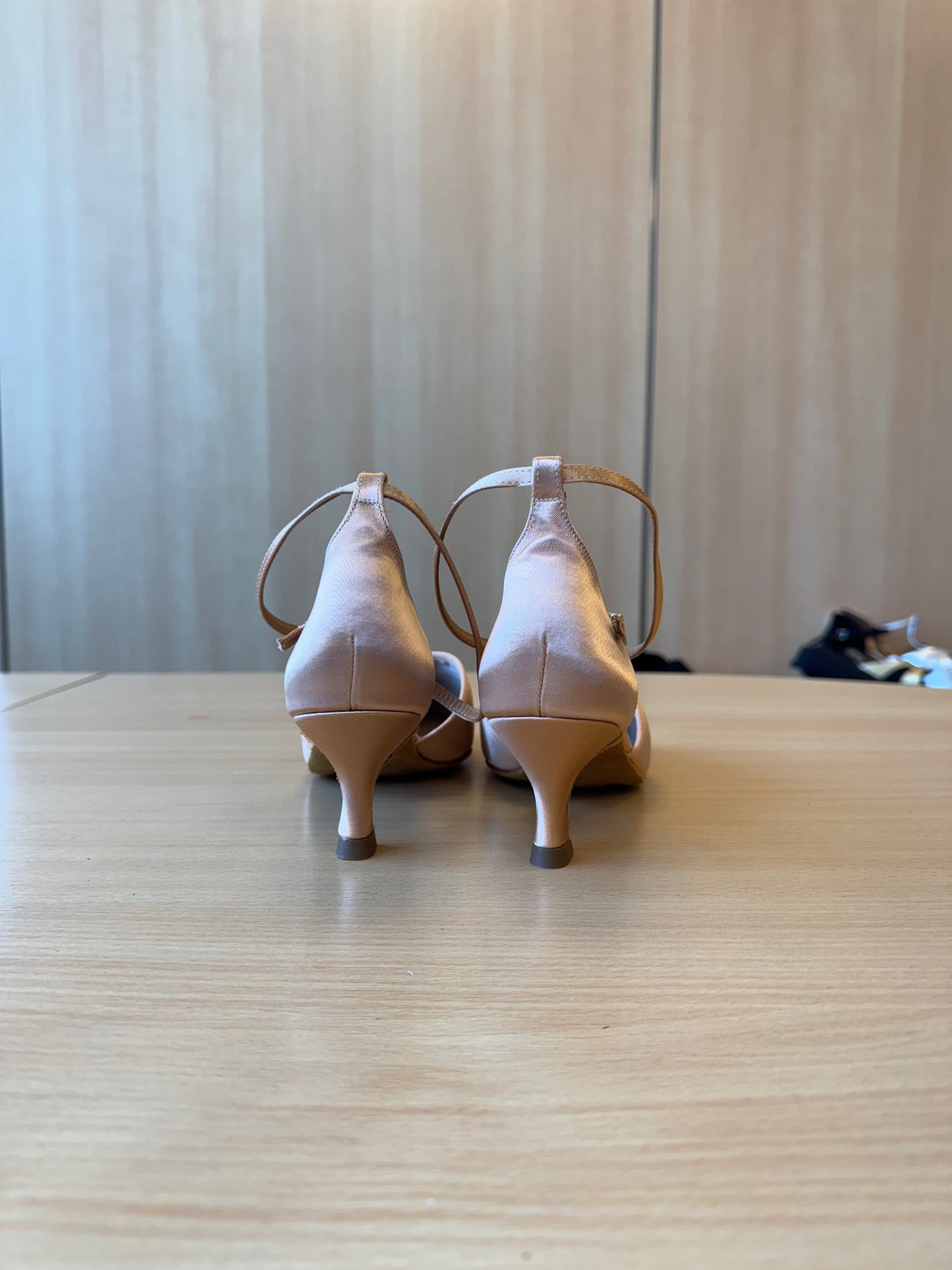 American Smooth - Peach Satin - Size 7 - X Wide