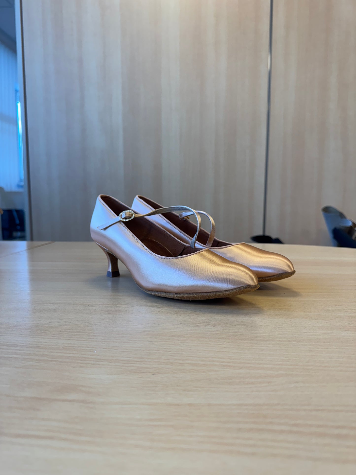 ICS RoundToe SingleStrap - Peach Satin - Size 8 - Narrow