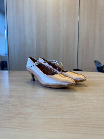 ICS RoundToe SingleStrap - Peach Satin - Size 8 - Narrow